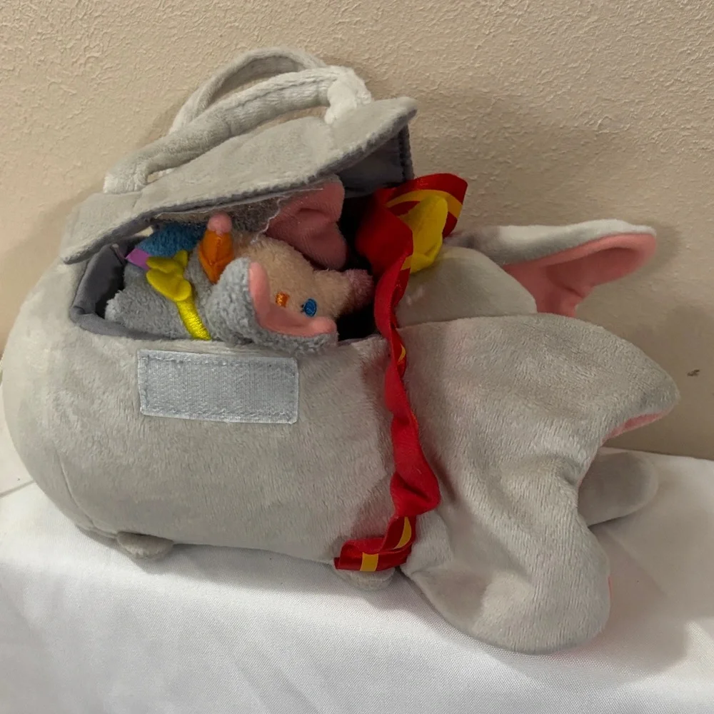Disney Tsum Tsum Plush Set - Dumbo Small Tote. Plus 4 Minis.